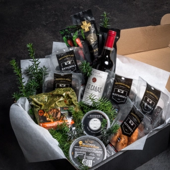 Kinkekast "rikkalik jõululaud" -4,8kg kvaliteetlihatooteid ja kvaliteetvein. (vajab säilitamist külmkapis)