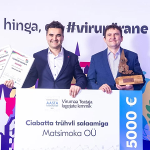 Aitäh, Lääne-Virumaa! Matsimoka OÜ on kahekordne võitja:
🏆 Aasta väikeettevõte 2025
🏆 Parim uus toidutoode 2025

Reedel, 28. novembril toimus Lääne-Virumaa tunnustusgala 2025, mida korraldasid Lääne-Viru Omavalitsuste Liit, Virumaa Teataja ja Tallinna Tehnikakõrgkooli teenusmajanduse instituut.

Gala eesmärk on esile tõsta inimesi, organisatsioone ja ettevõtteid, kes panustavad Lääne-Virumaa arengusse ning tugevdavad piirkonna kogukonna- ja ettevõtluskeskkonna elujõulisust.

Matsimoka pälvis tiitli «Aasta väikeettevõtte 2025» ja meie uus trühvlisalaamiga ciabatta võitis rahvahääletusel tiitli «Aasta toidutoode 2025»!

Kallid kliendid ja toetajad - teie usaldus ja tagasiside on need, mis aitavad meil kasvada ja mis on meile selle tunnustuse toonud. Oleme teile ääretult tänulikud 🙏

#Matsimoka #Virupärane #Tunnustus #Aitäh #Käsitöö #EestiToit








