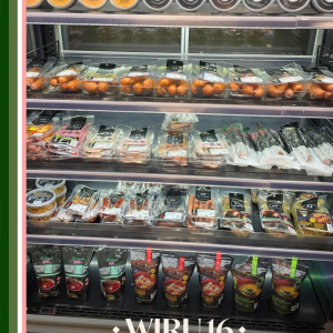 Kadrinas Viru 16 saadaval korralik valik Matsimoka tooteid.

Väga konkurentsivõimelise hinnaga!


NAGU PÄRIS 🥹

Kui eelmisel aastal tõsisemaid kohviku- ja poeplaane pidama hakkasime, siis umbes sellist tunnet ette kujutasimegi - mõnus melu, rahulolevad inimesed laudades toitu nautimas ja riiulid-külmkapid heast-paremast lookas. Ja hakkabki looma!👏

Muide, meie kõige värskem sõber Matsimoka tõi Wirru lausa kogu oma pakendatud toodete valiku: salaamid, ahju- ja pannivorstid, pekid, süldid, pasteedid ja supid. Ülimalt mõnus. Ja tead, mis veel on mõnus? Matsimoka toodete hind, millega head naabrid Huljalt meid, kadrinlasi, rõõmustavad! 😍

Tule uudistama!