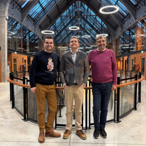 Mõnikord sünnib kasv just siis, kui oled valmis alla andma. 

🎙️ Äripäeva raadios räägime loost, kus projekt, mis tekitas algselt rohkem küsimusi kui vastuseid, osutus kogu ettevõtte jaoks pöördeliseks hetkeks. Otsus pani aluse Matsimoka tänasele kasvule ja muutis kogu ärimudelit. 

See on lugu julgusest katsetada, vastutusest otsustada ja usust oma toodangusse ka siis, kui kõik ei lähe plaanitult. 

👉 Kuula saadet “Võitjate põlvkonnad” ja loe artiklit siit:


Matsimoka viis kasvule projekt, mis algselt ei toiminud. “See oli ajalooline hetk”. Kui Matsimoka pere läks umbes seitsme aasta eest kohtumisele jaeketiga, et koostöö lõpetada, ei osanud nad aimatagi, et just sellest vestlusest saab ettevõtte jaoks pöördeline hetk. Pereettevõtlus, Gasell...