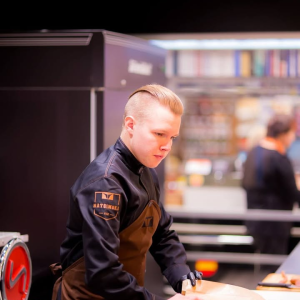 Matsimoka nüüd Balti Jaama Turul! 🥩🥖

Suur rõõm teatada, et Matsimoka kvaliteetliha ja maitsvad ciabatta võileivad on nüüd saadaval ka Balti Jaama Turul! 🎉

Kui hindad ehtsat, puhta koostisega ja käsitööna valminud liha, siis oled just õiges kohas. Meie letist leiad:
✅ Matsimoka naturaalsed suitsuvorstid ja -singid
✅ Värskelt valmistatud ciabatta võileivad, mis on tõeline maitsete elamus!

Tule meile külla, proovi ja saa osa Matsimoka ehtsast kvaliteedist! ✨

📍 Leiad meid Balti Jaama Turult, lihaosakonnast!
📅 Avatud iga päev – astu läbi ja naudi parimat Eesti käsitööliha!













